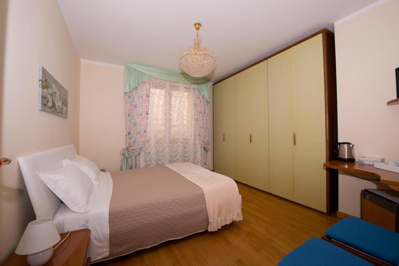La Casa Di Pimpi Bed & Breakfast Desenzano del Garda Exterior photo