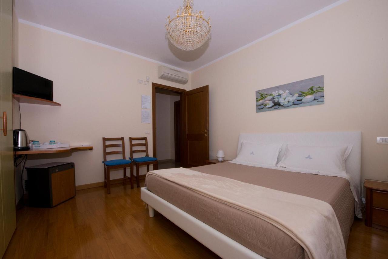 La Casa Di Pimpi Bed & Breakfast Desenzano del Garda Exterior photo